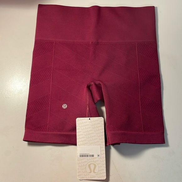 NWT magenta lululemon shorts - Picture 1 of 4